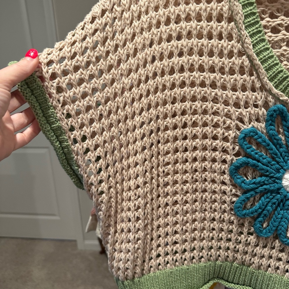 POL - Embroidery Flower Crocheted Top - Picture 3 of 5